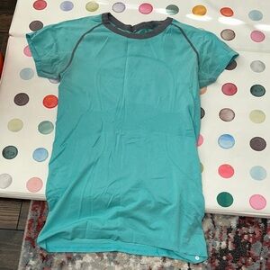 Lululemon Athletica Teal and Gray Short Sleeve Shirt